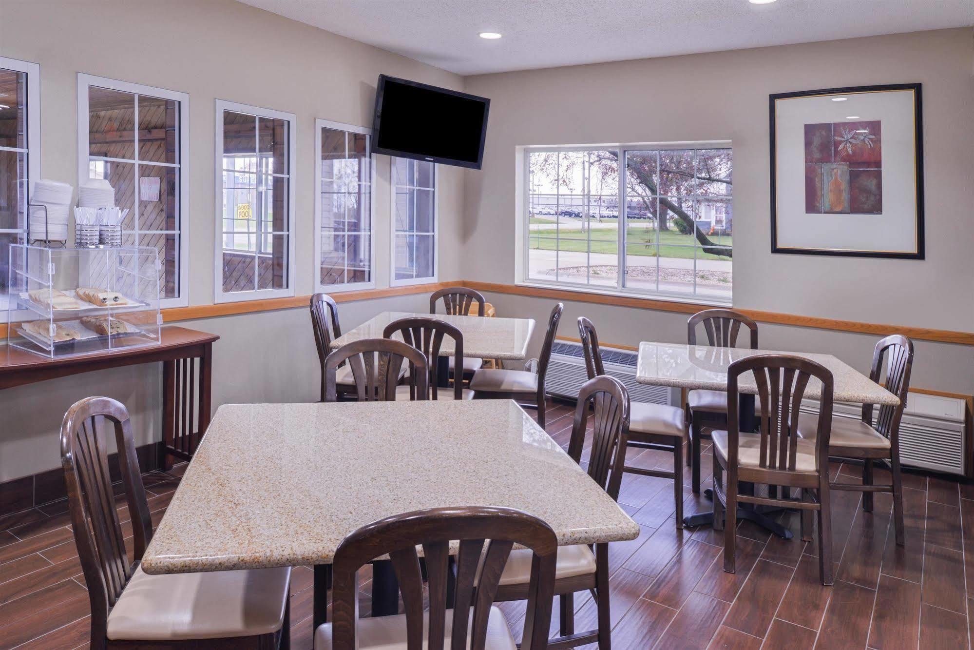 Regency Inn Geneseo Il I-80 Extérieur photo