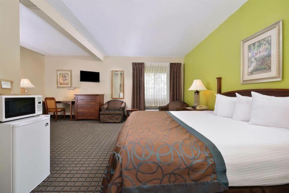 Regency Inn Geneseo Il I-80 Extérieur photo